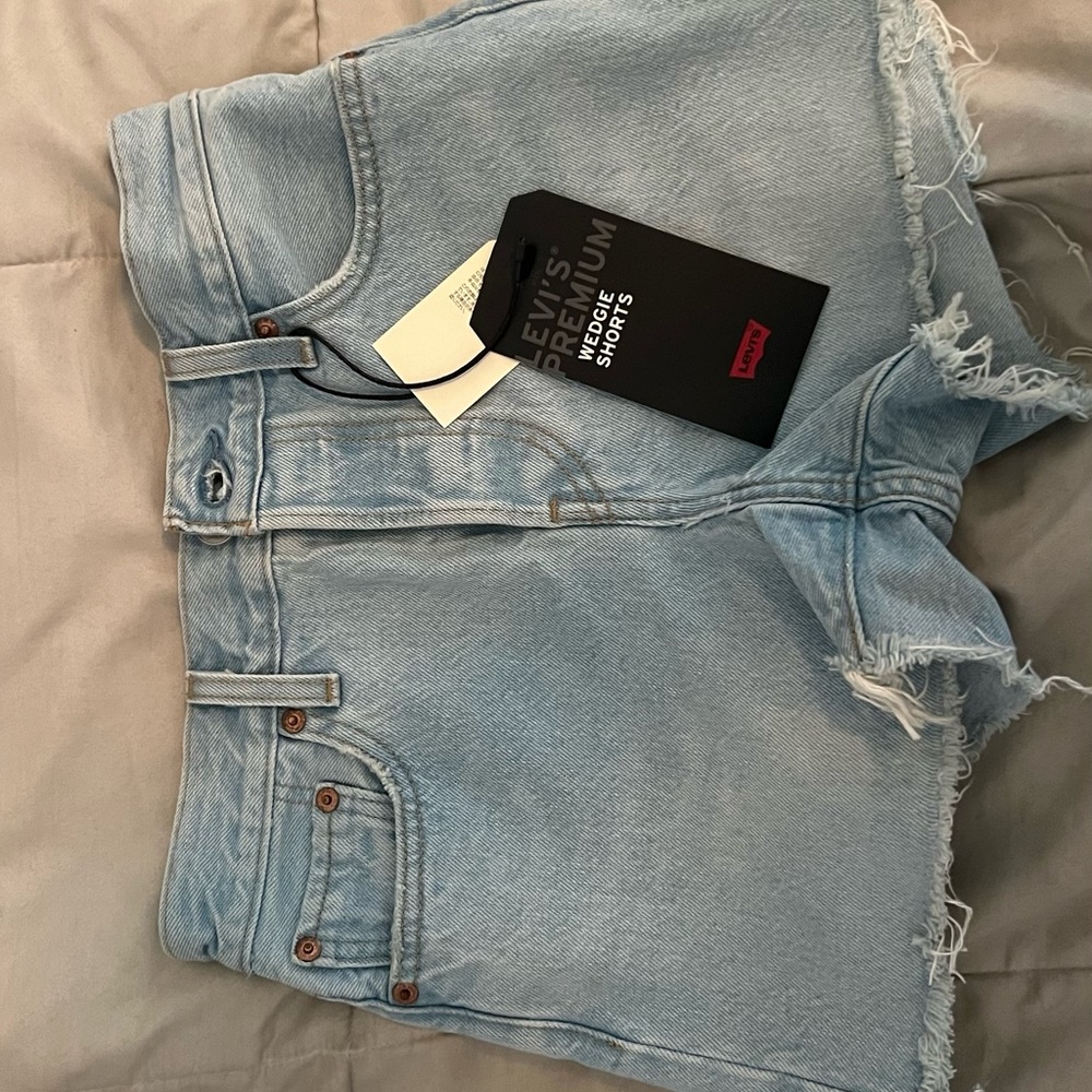 Never been worn Levi’s shorts with tags still and high rise fit.